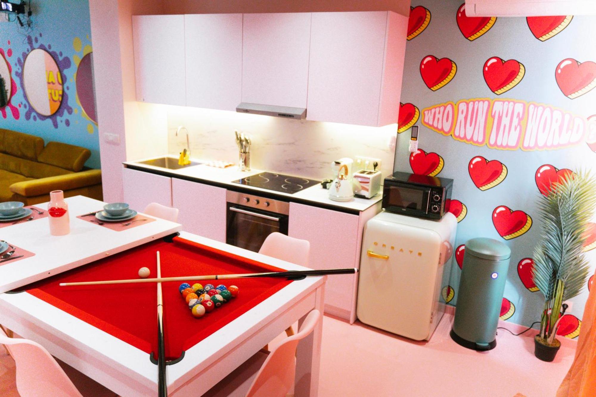 Capsule Girl Power Spa - Balneo - Sauna - Karaoke - Billard - 2 Chambres Charleroi Extérieur photo