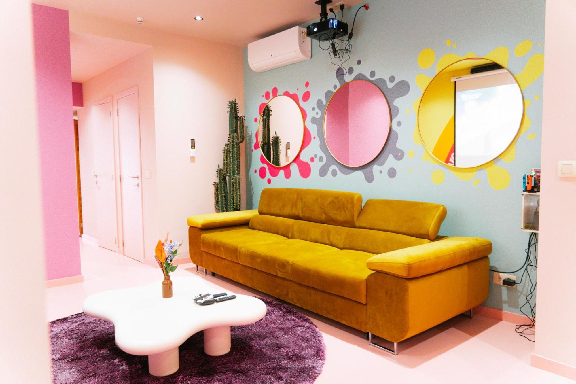 Capsule Girl Power Spa - Balneo - Sauna - Karaoke - Billard - 2 Chambres Charleroi Extérieur photo