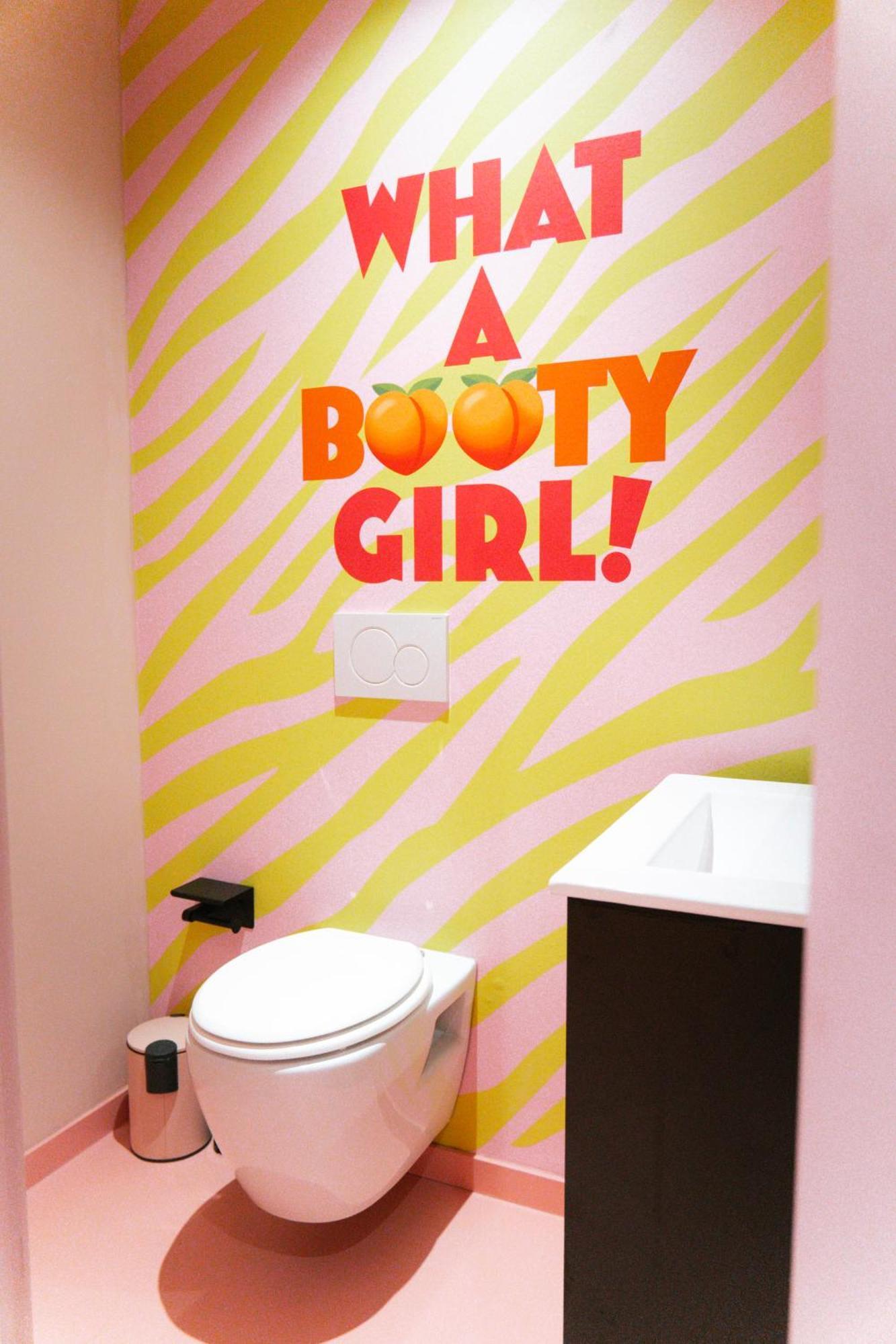 Capsule Girl Power Spa - Balneo - Sauna - Karaoke - Billard - 2 Chambres Charleroi Extérieur photo