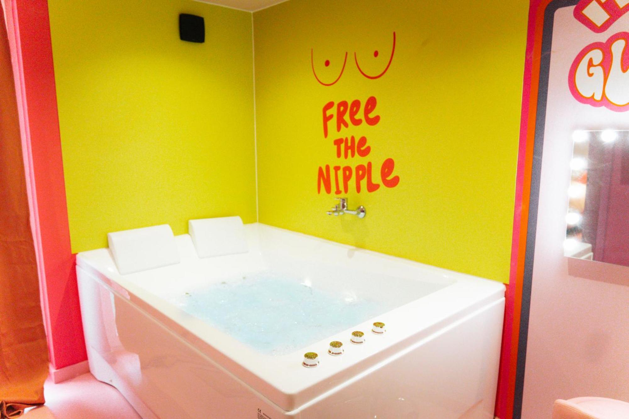 Capsule Girl Power Spa - Balneo - Sauna - Karaoke - Billard - 2 Chambres Charleroi Extérieur photo
