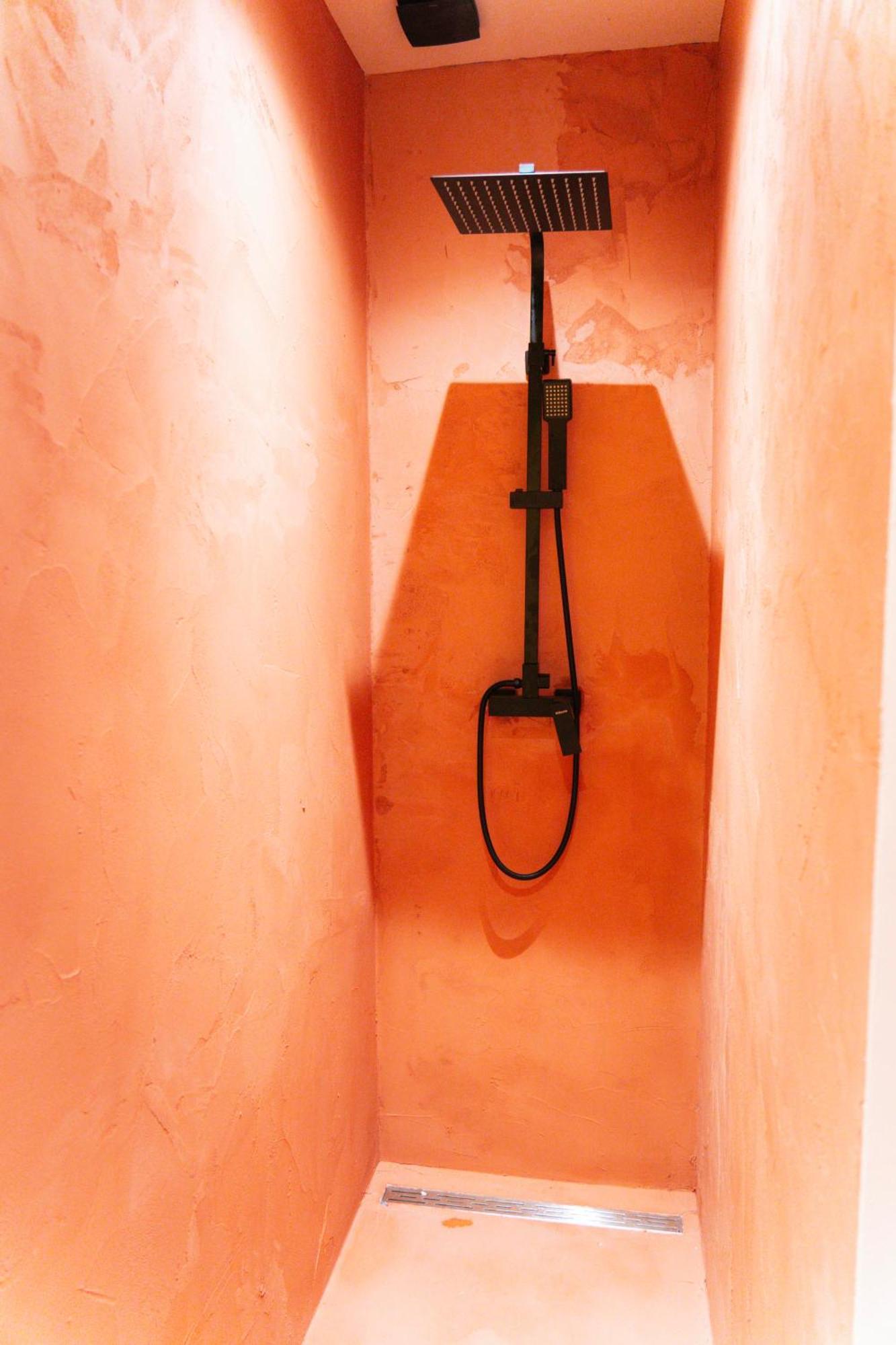Capsule Girl Power Spa - Balneo - Sauna - Karaoke - Billard - 2 Chambres Charleroi Extérieur photo