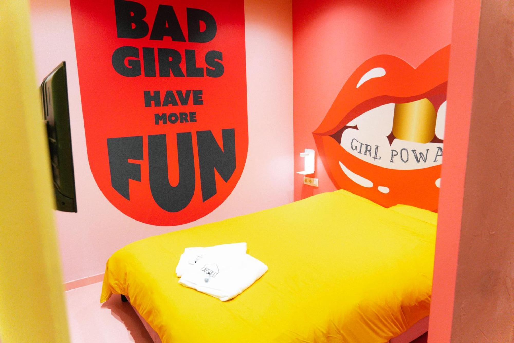 Capsule Girl Power Spa - Balneo - Sauna - Karaoke - Billard - 2 Chambres Charleroi Extérieur photo
