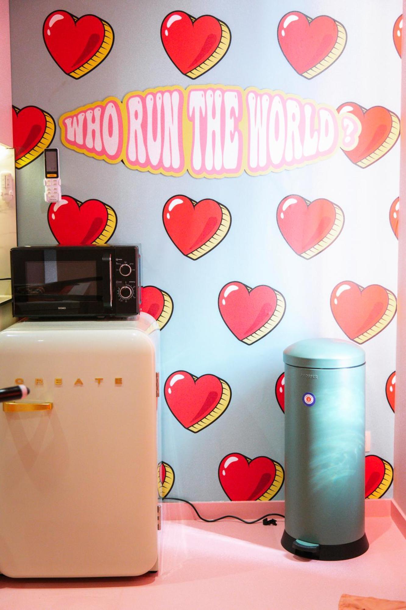 Capsule Girl Power Spa - Balneo - Sauna - Karaoke - Billard - 2 Chambres Charleroi Extérieur photo