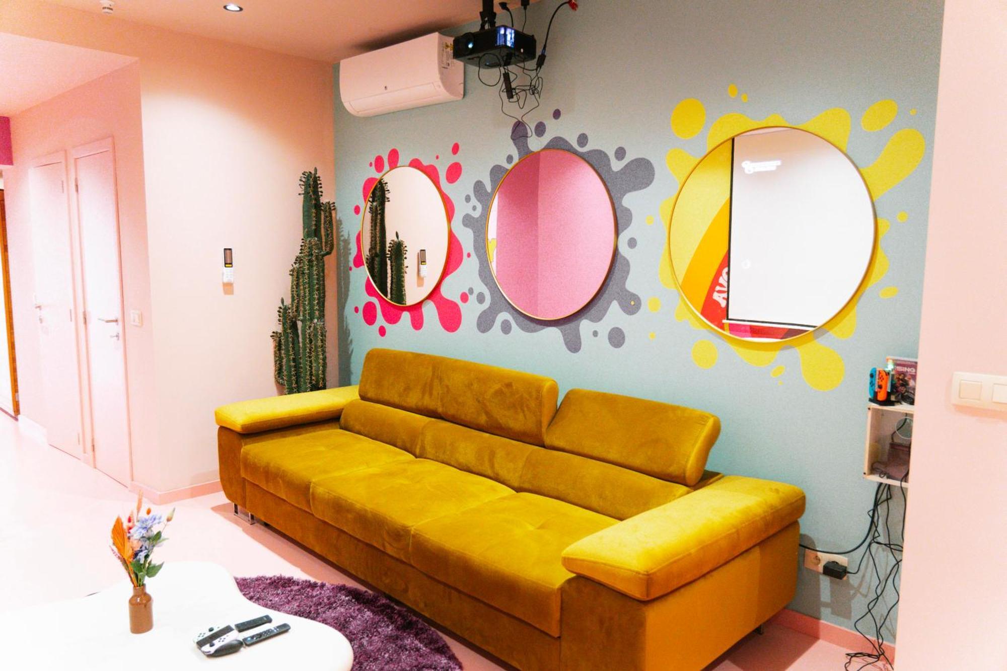 Capsule Girl Power Spa - Balneo - Sauna - Karaoke - Billard - 2 Chambres Charleroi Extérieur photo